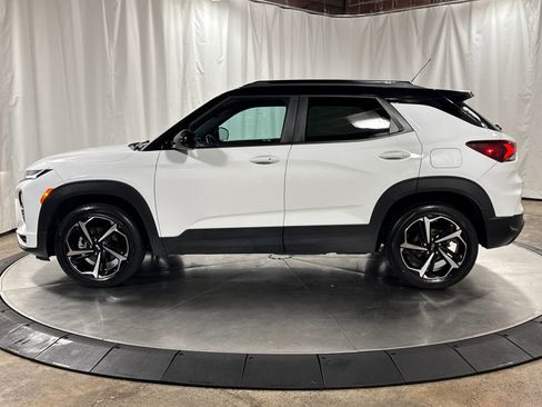 Used 2021 Chevrolet TrailBlazer RS w/ Sun and Liftgate Package AWD/4WD image 2