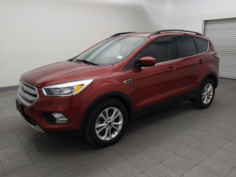 Used 2018 Ford Escape SE w/ SE Sync 3 Package AWD/4WD image 2