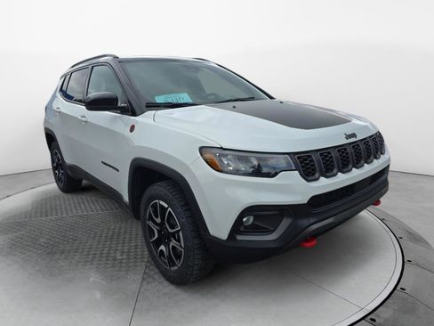 Used 2025 Jeep Compass Trailhawk AWD/4WD image 7