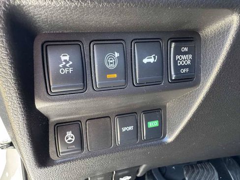 Used 2017 Nissan Rogue SL FWD image 26