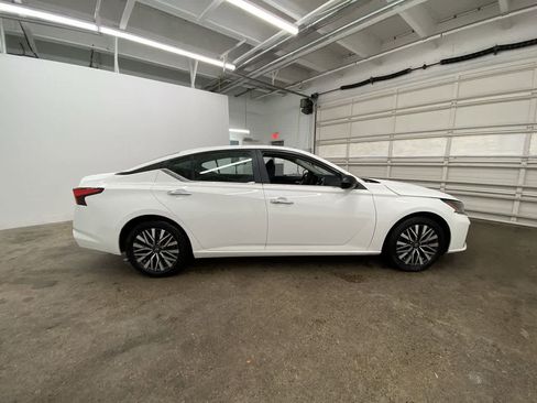 Used 2025 Nissan Altima 2.5 SV image 7