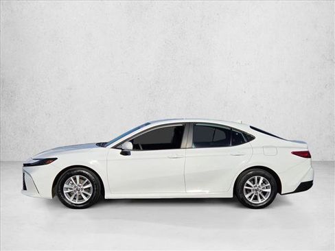 Used 2025 Toyota Camry LE image 9