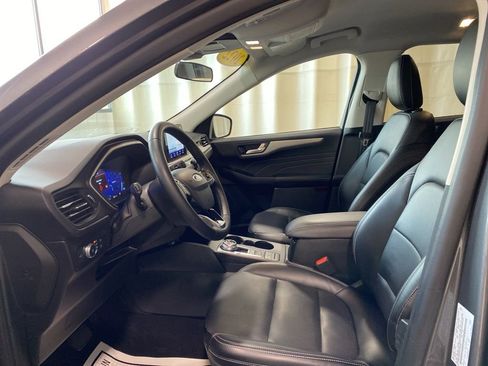 Used 2022 Ford Escape SEL w/ Technology Package AWD/4WD image 16