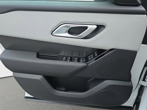 Used 2026 Land Rover Range Rover Velar S image 32