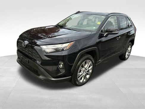Used 2023 Toyota RAV4 XLE Premium image 1