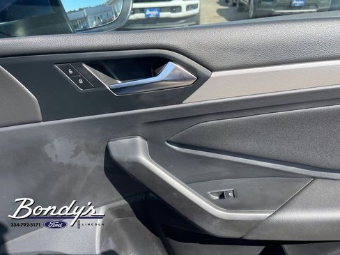 Used 2021 Volkswagen Jetta SE FWD image 19