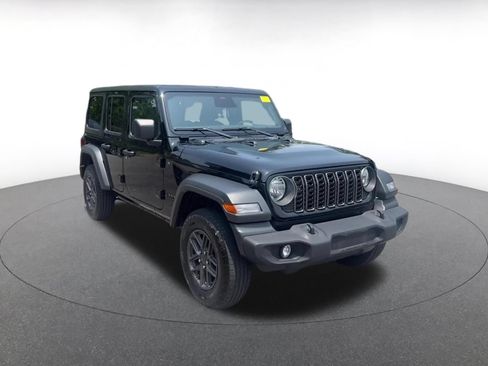 Used 2025 Jeep Wrangler Unlimited Sport AWD/4WD image 2