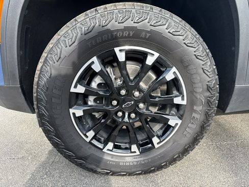 Used 2025 Chevrolet Traverse Z71 w/ Enhanced Driving Package AWD/4WD image 9