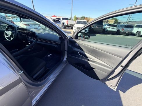 Used 2024 Hyundai Elantra SEL FWD image 23