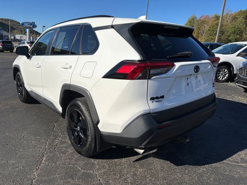 Used 2019 Toyota RAV4 XLE w/ Convenience Package image 4