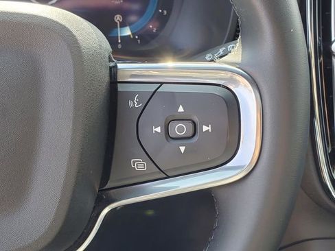 Used 2025 Volvo XC40 B5 Plus AWD/4WD image 20