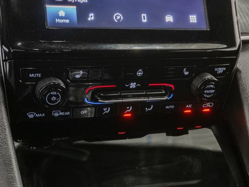 Used 2025 Jeep Grand Cherokee Laredo X w/ Luxury Tech Group I AWD/4WD image 20