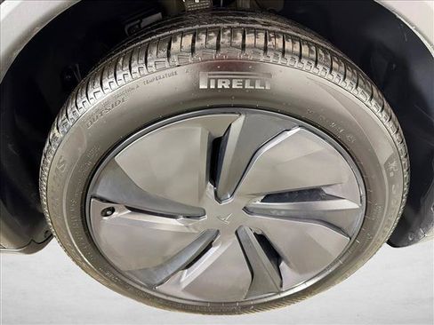 Used 2026 Tesla Model Y 2WD image 14