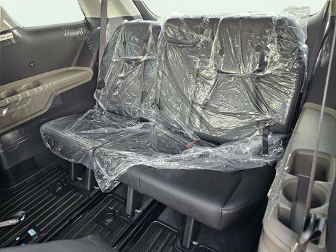 New 2026 Kia Carnival EX image 32