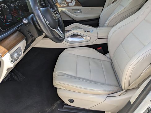 Used 2023 Mercedes-Benz GLS 450 4MATIC image 5