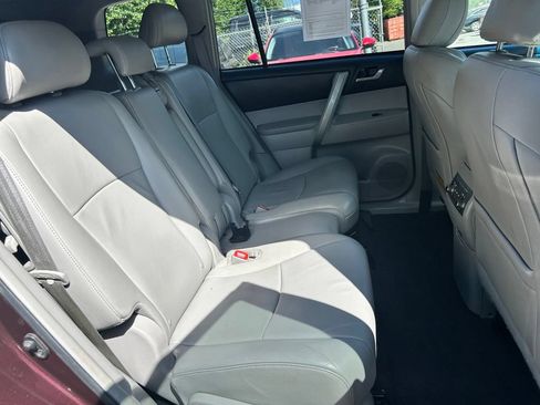 Used 2013 Toyota Highlander SE AWD/4WD image 15