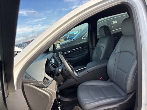 Used 2024 Buick Enclave Premium w/ Experience Buick Package AWD/4WD image 3