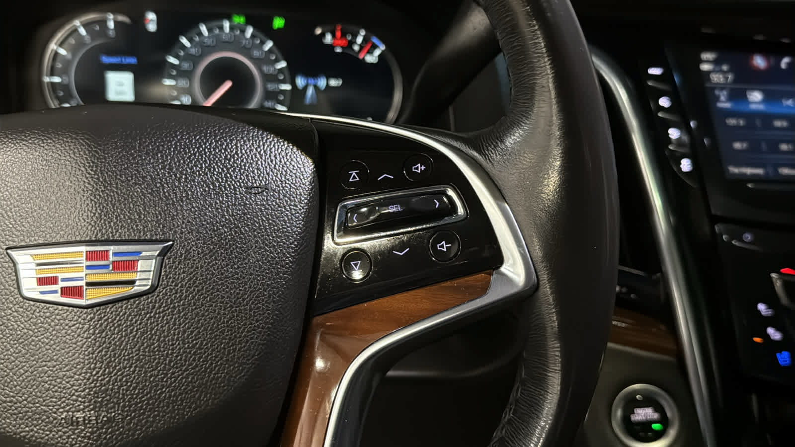 Used 2019 Cadillac Escalade Luxury AWD/4WD image 13