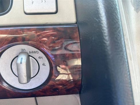 Used 2005 Lincoln Navigator Luxury AWD/4WD image 42