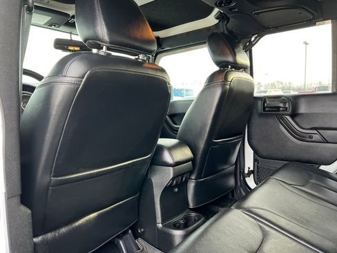 Used 2017 Jeep Wrangler Unlimited Sahara image 38