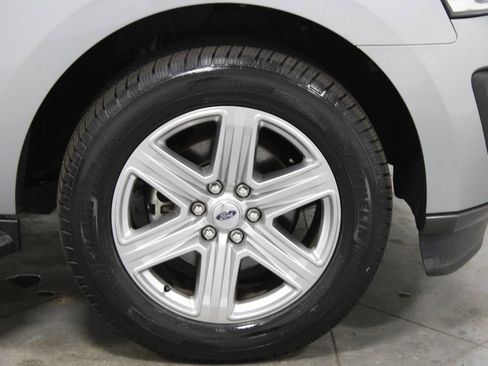 Used 2020 Ford Expedition XLT w/ Equipment Group 202A RWD image 12