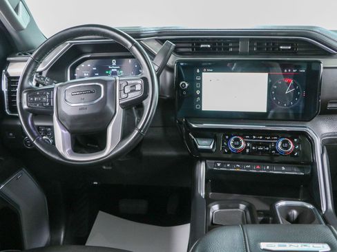 Used 2024 GMC Sierra 2500 Denali w/ Denali Reserve Package AWD/4WD image 18