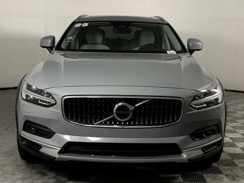 Used 2025 Volvo V90 B6 Cross Country Ultra w/ Climate Package AWD/4WD image 11