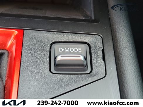 Used 2025 Nissan Kicks SR FWD image 29