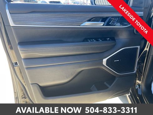 Used 2024 Jeep Wagoneer L Series II image 26