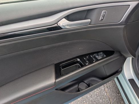 Used 2013 Ford Fusion SE FWD image 11