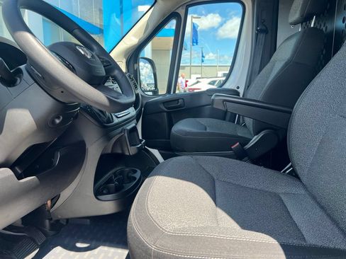 Used 2025 RAM ProMaster 2500 w/ U-Haul Equipment Group FWD image 10