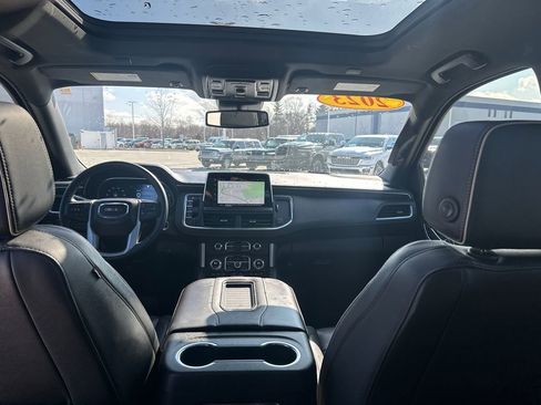 Used 2023 GMC Yukon XL SLT image 36