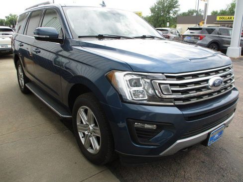 Used 2019 Ford Expedition XLT w/ Equipment Group 202A AWD/4WD image 4