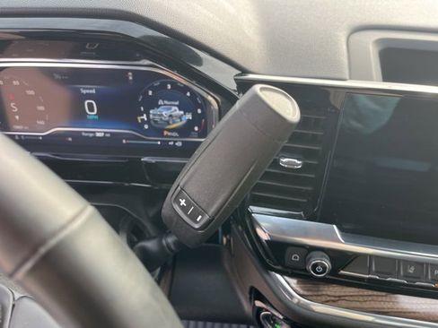 Used 2025 Chevrolet Silverado 2500 LT w/ Z71 Chrome Sport Edition image 29