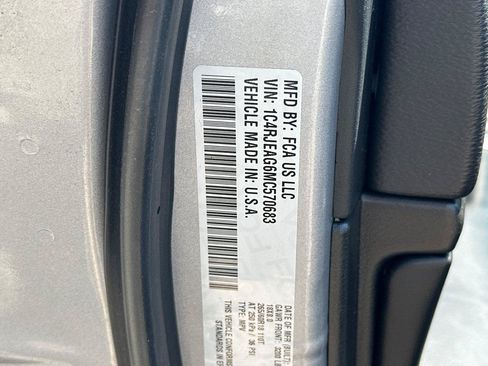 Used 2021 Jeep Grand Cherokee Laredo RWD image 28