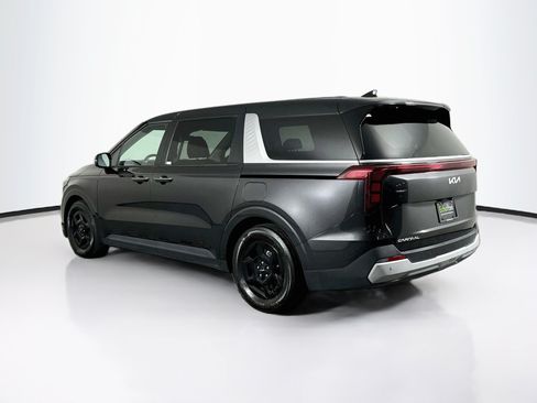 Used 2025 Kia Carnival FWD image 5