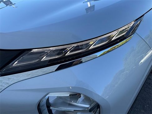 New 2025 Mitsubishi Outlander SE image 31