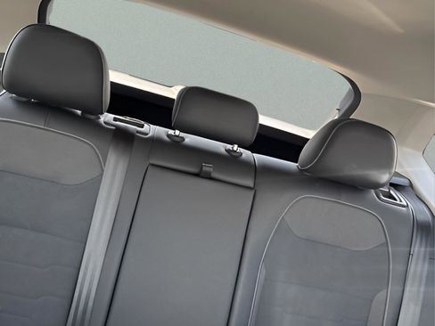 Used 2025 Volkswagen Taos SE AWD/4WD image 21