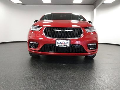 New 2025 Chrysler Pacifica Select