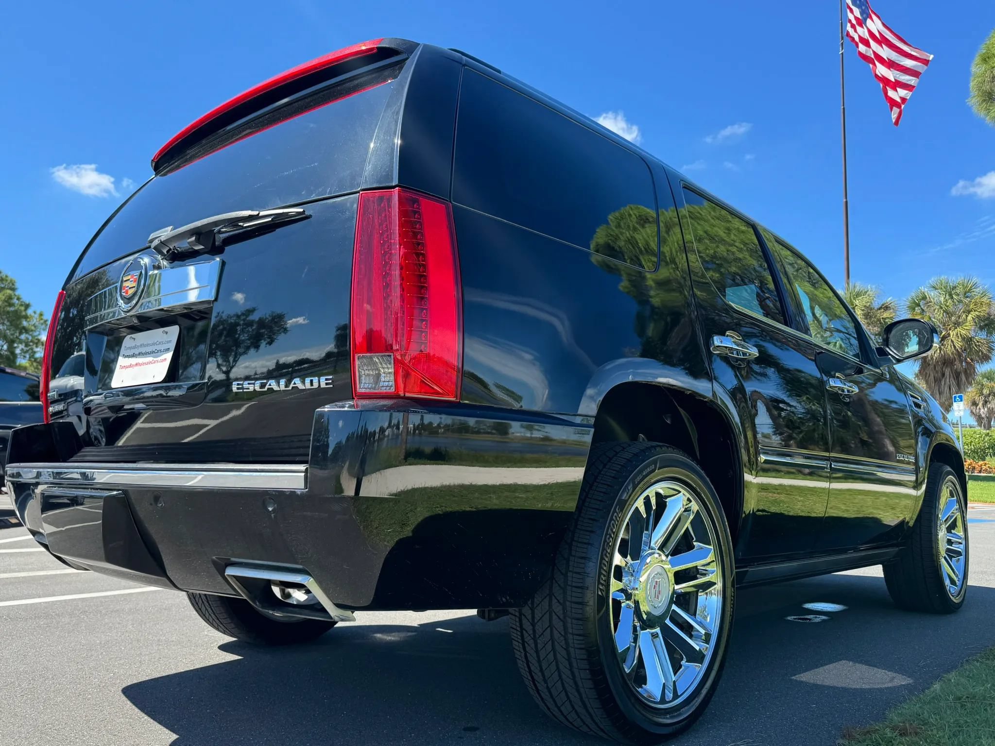 Used 2012 Cadillac Escalade Platinum RWD image 7