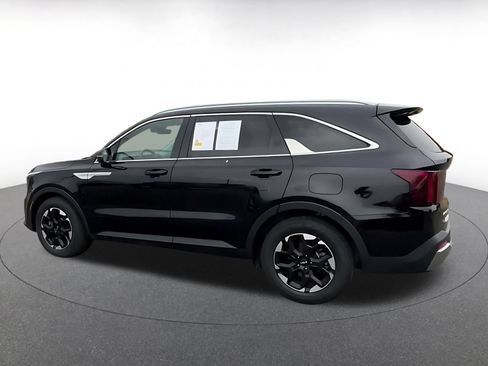 Used 2024 Kia Sorento S FWD image 9