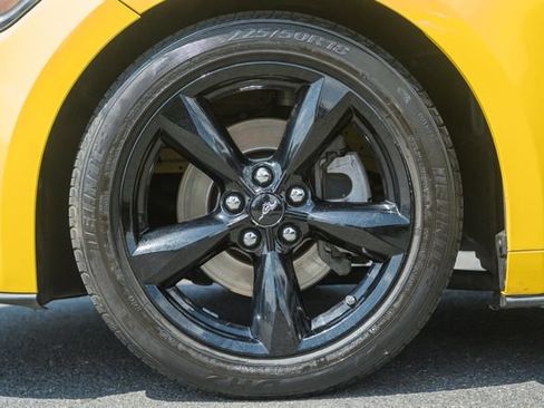 Used 2016 Ford Mustang Coupe RWD image 16