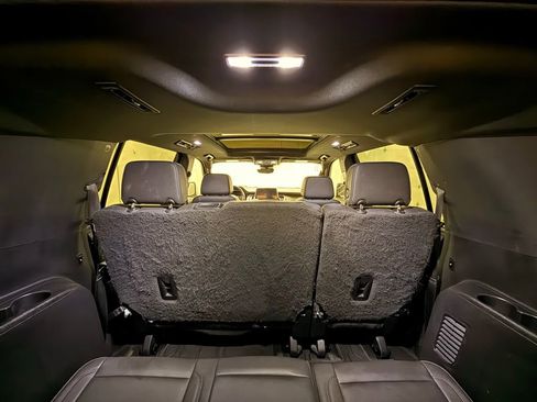 Used 2023 Chevrolet Suburban High Country image 40