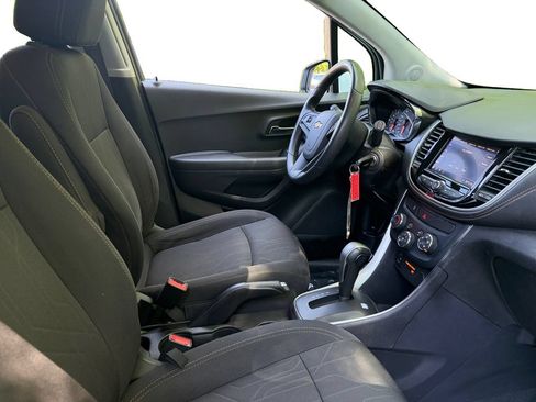 Used 2020 Chevrolet Trax LT AWD/4WD image 15