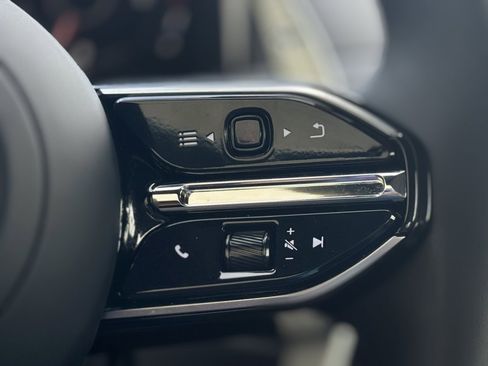 Used 2025 Aston Martin DB12 image 34