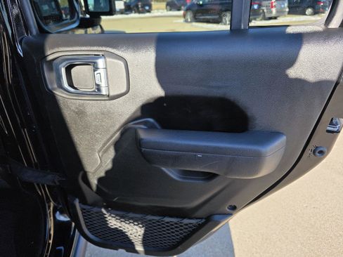 Used 2025 Jeep Wrangler Unlimited Rubicon 4xe w/ Convenience Group image 44