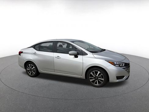 Used 2025 Nissan Versa SV FWD image 2