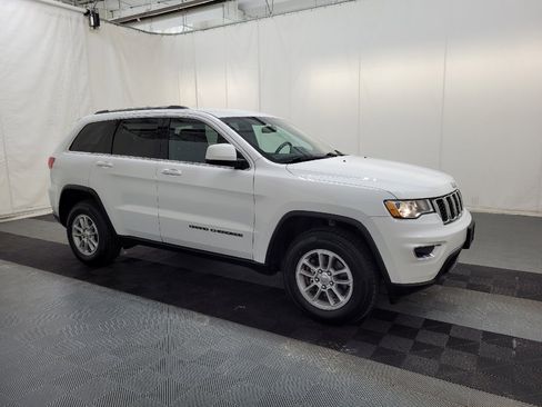 Used 2019 Jeep Grand Cherokee Laredo w/ Security & Convenience Group AWD/4WD image 11