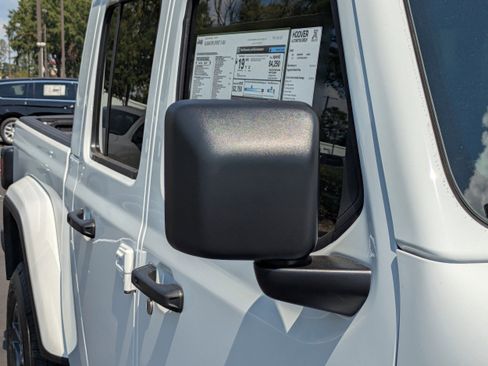 New 2025 Jeep Gladiator Sport image 13