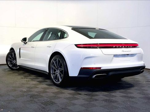 Certified 2025 Porsche Panamera 4 image 3